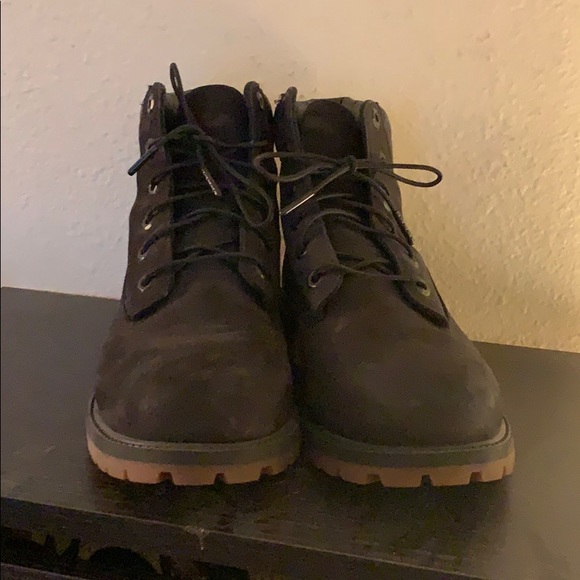 Black Timberland Shoes - Picture 3 of 3